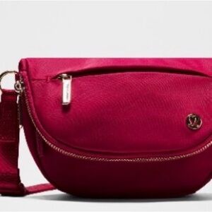 Lululemon NWT All Night Festival Bag *Micro 2L Berry Rumble Gold
